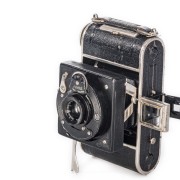 Embirella (model 1932) pro film 4,5x6 cm. 16 obrázků formátu 4x3 cm.