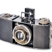 BIRELLA  je fotoaparát BEIRA (model 1931) firmy Beier přejmenovaný a prodávaný pod privátní značkou Emila Birnbauma.