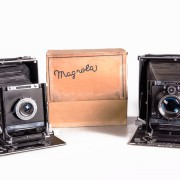 Magnola s originální krabicí. Různé závěrky a optika.