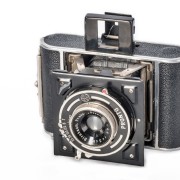 ALFA je fotoaparát METHARETTE (model 1931) firmy Merkel přejmenovaný a prodávaný pod privátní značkou Emila Birnbauma.