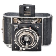 Jako jeden z mála fotoaparátů jsou některé exempláře ALFA osazeny objektivem DOXANAR s popisem Birnbaum Praha. Ten se vyskytuje velmi zřídka.