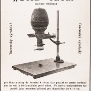 Zvětšovák pro formát 4x4 cm. Přístroj byl vyráběn v mechanickém závod v Bílovci nad Svitavou cca od 1931/32.