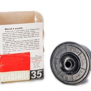 PLASTIK 35 - návod k použití (založení filmu) vytištěn na chlopni krabice.